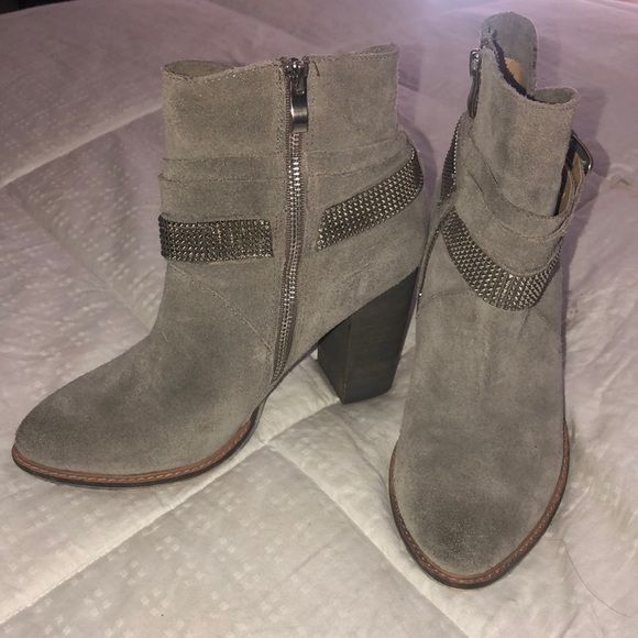 Shoes - Picture 3 of 4